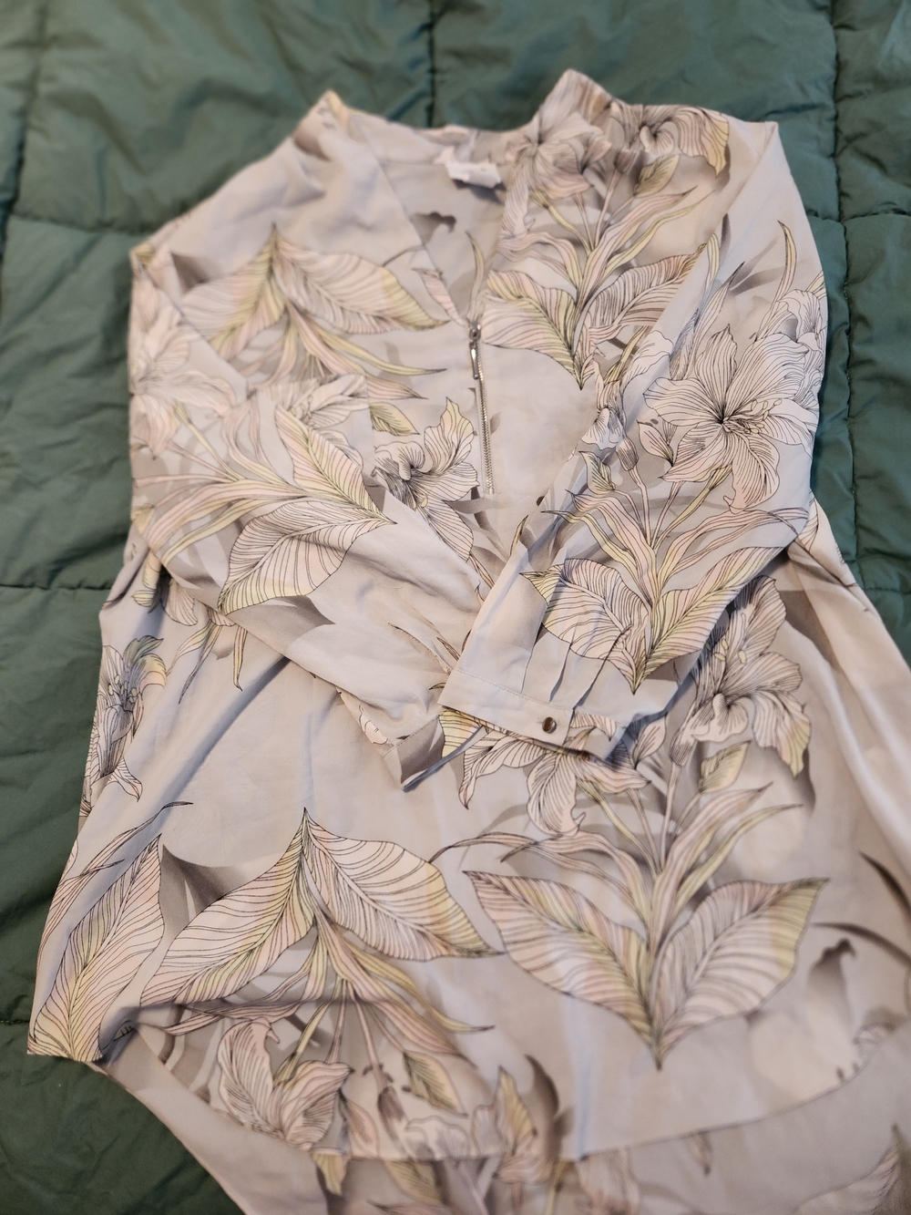 Jaclyn Smith Pale Gray Floral Zip V-Neck Tunic
